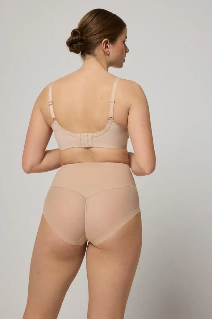 19052-nude1.webp
