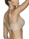 melany-tierra-detras.webp